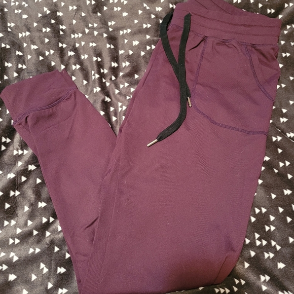 ZYIA Unwind Jogger Plum Size 8-10 - Picture 2 of 3